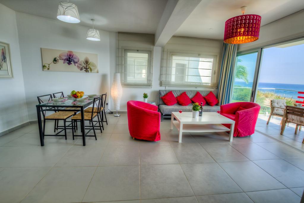 Beachfront Trident Protaras Exteriör bild