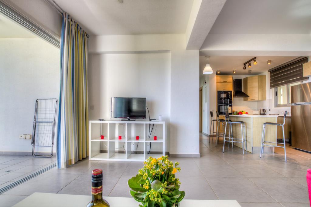 Beachfront Trident Protaras Exteriör bild