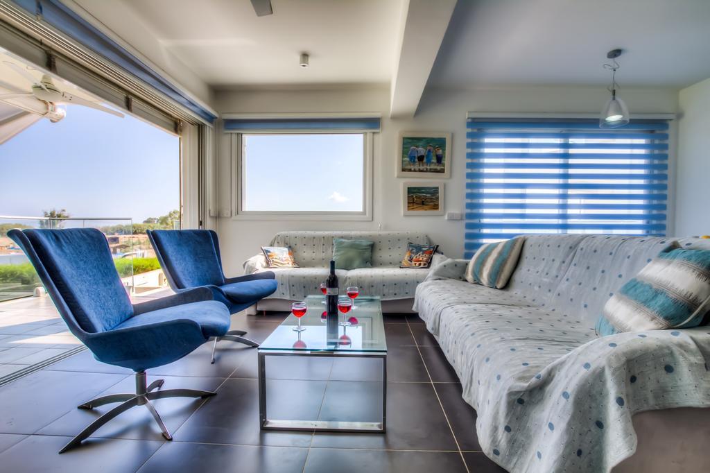 Beachfront Trident Protaras Exteriör bild