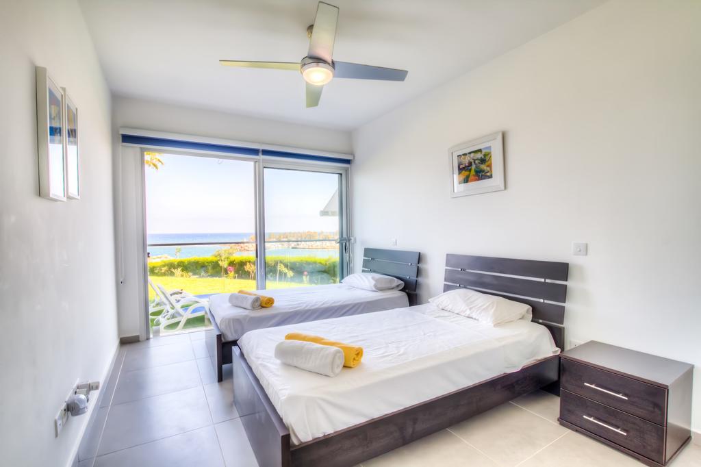 Beachfront Trident Protaras Exteriör bild