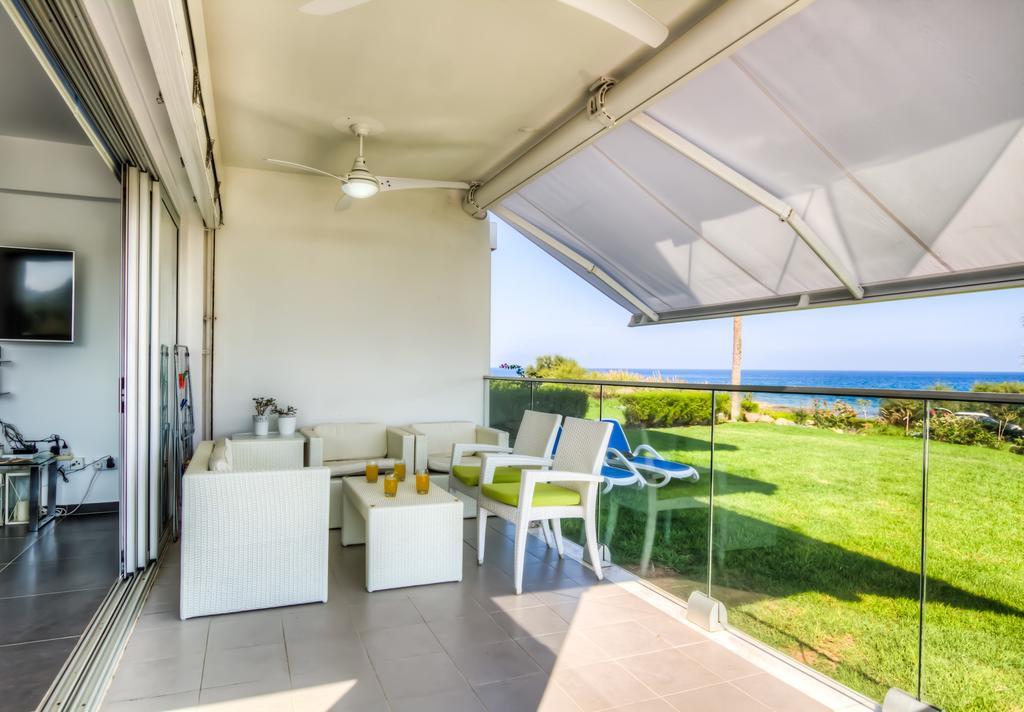 Beachfront Trident Protaras Exteriör bild