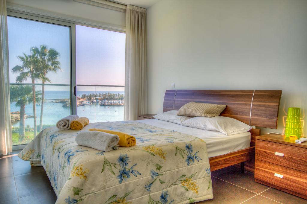 Beachfront Trident Protaras Rum bild